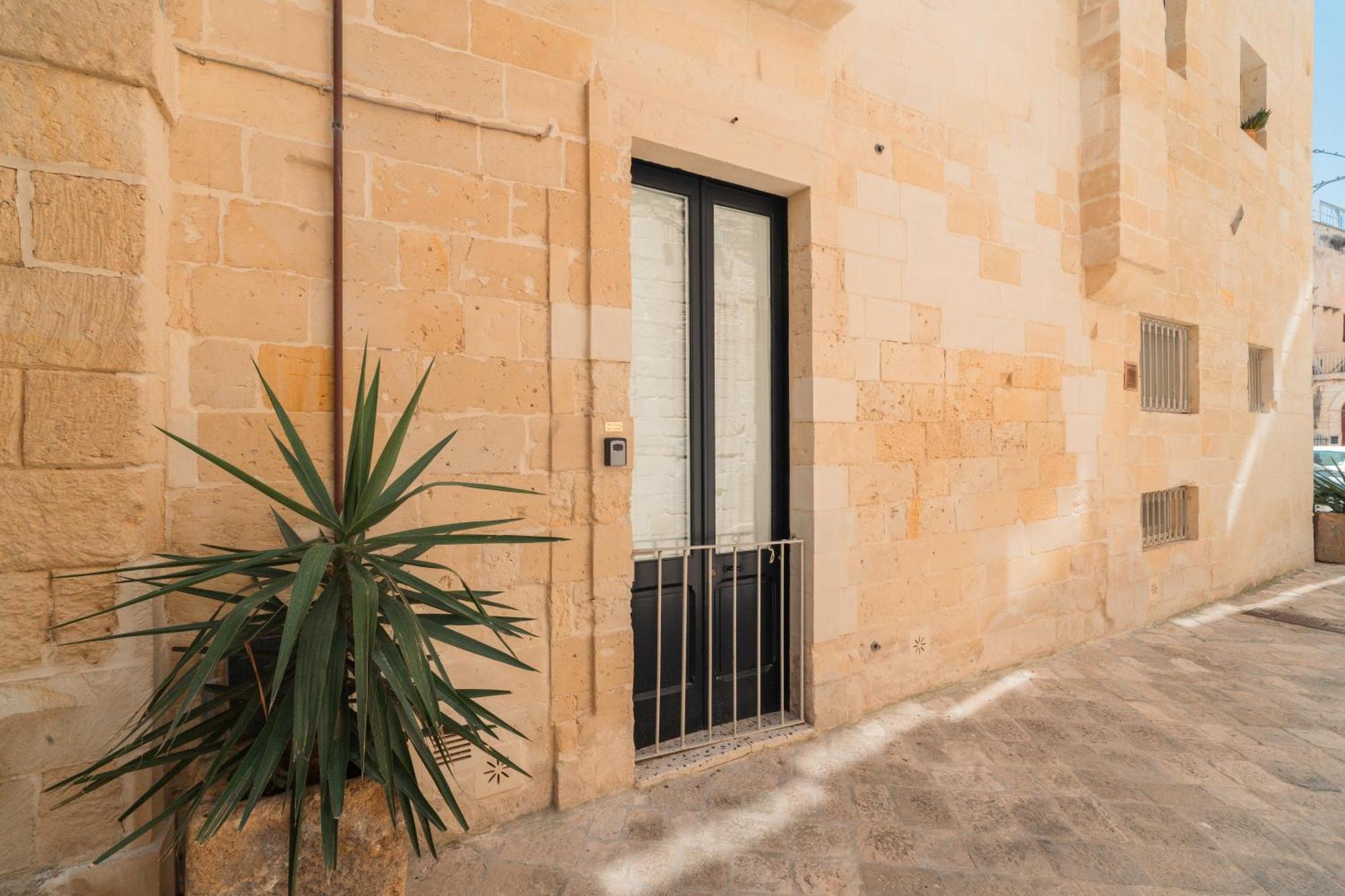 Donna Cristina Historic Apartment Λέτσε Εξωτερικό φωτογραφία